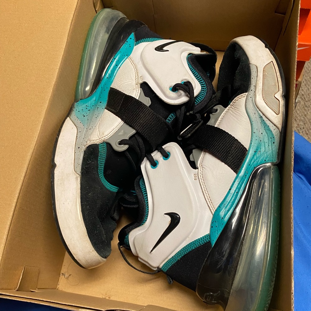 Nike Air Force 270 Men’s 11 black/white/green